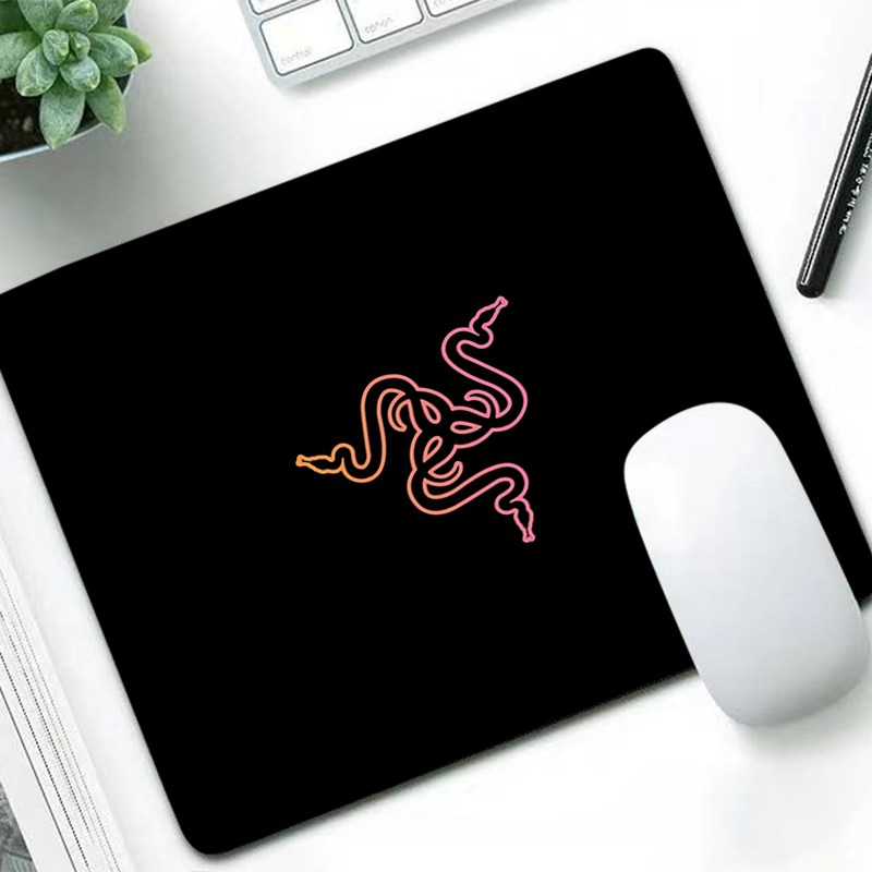 Desk Setup Accessories - Razer Luxus Mauspad Anime Gamer Schreibtisch